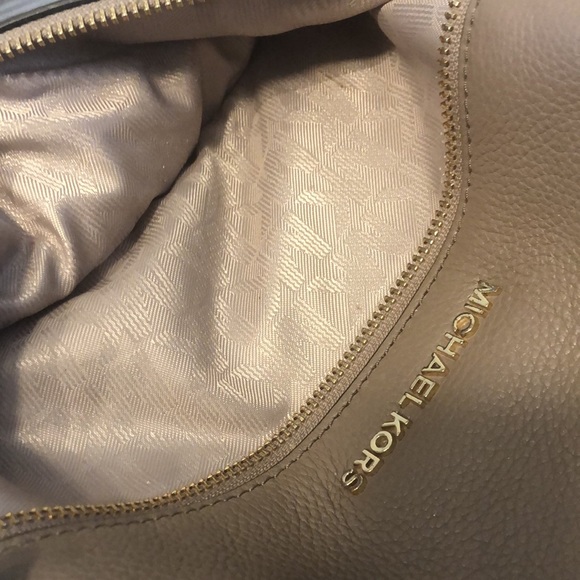 Micheal Kors rhea small leather backpack - Picture 6 of 10